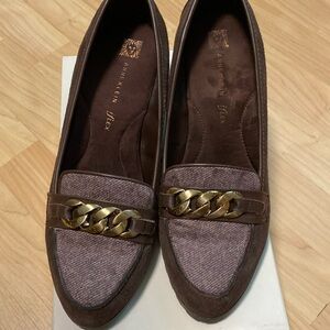 Like new Anne Klein Brown suede wedge pump. Size 9